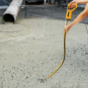 Vibratore per calcestruzzo 1300W Vibratore per calcestruzzo portatile giallo per calcestruzzo commerciale, ponti, costruzione di porte