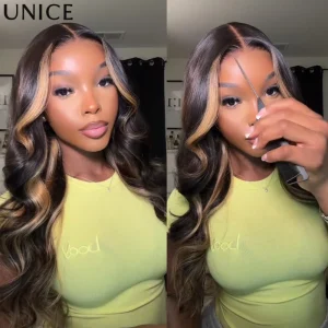 UNice 7×5 Bye-Bye Slip ™   Parrucca Ondulata Marrone con Riflessi Caramello e Frangia che Contornano il Viso, Senza Colla, in Capelli Umani, Densità 150%