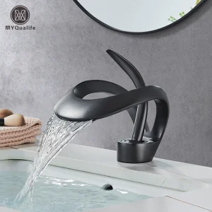 Rubinetto per lavabo in ottone nero nuovo stile Miscelatore per bagno Rubinetto per lavabo di lusso in oro con montaggio su piattaforma per acqua calda fredda